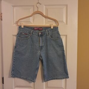 Tommy Hilfiger Red-Logo Light Blue Denim Shorts Men's Size 33